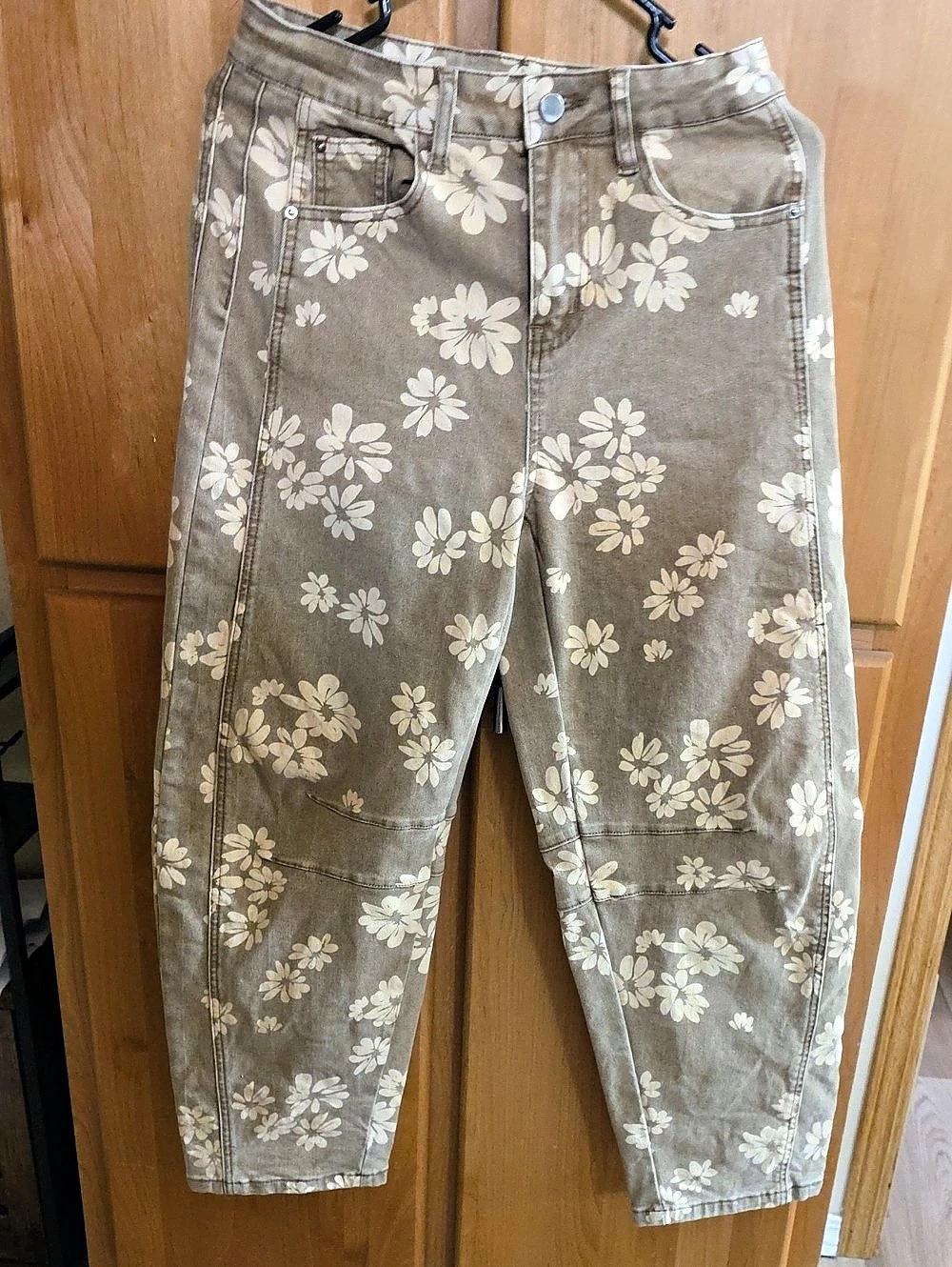 Floral Cropped Barrel Jeans in Brown & White Size Small